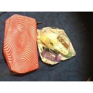 CLINIQUE MAKEUP BEAUTY LOT OF 5 WITH POUCHE BAG NEW